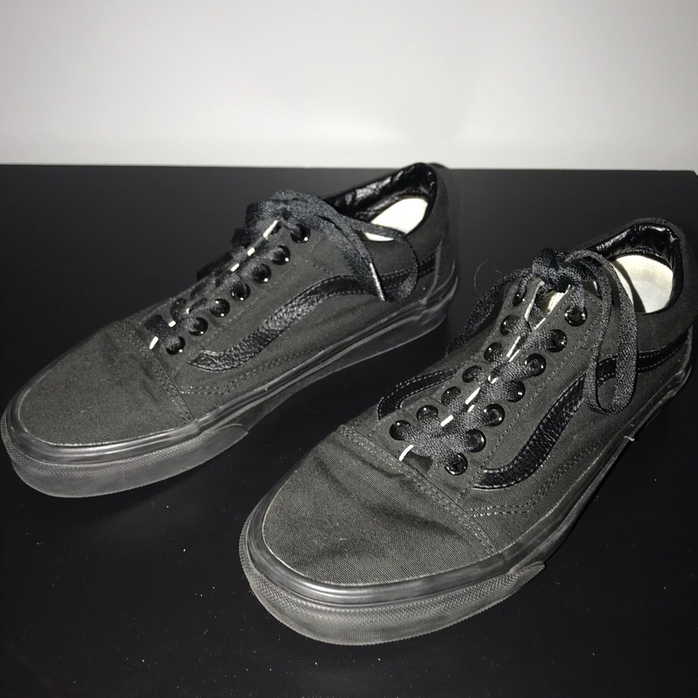 black canvas old school vans